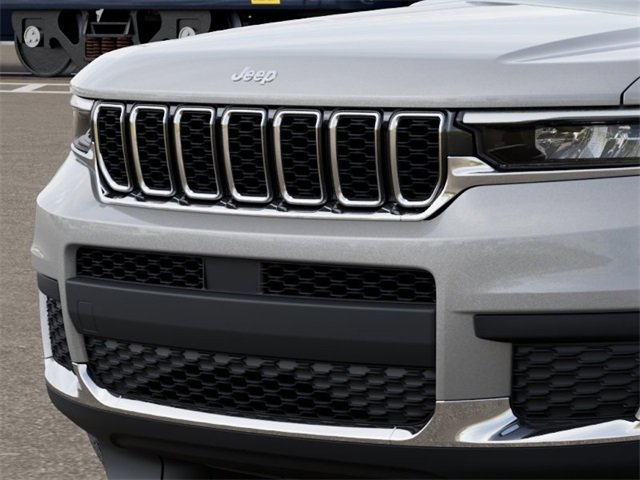 Certified 2025 Jeep Grand Cherokee L Laredo image 11