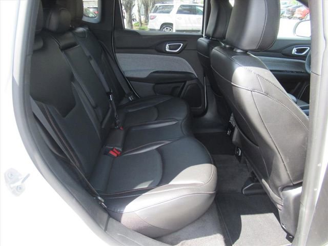 Used 2023 Jeep Compass Latitude image 29