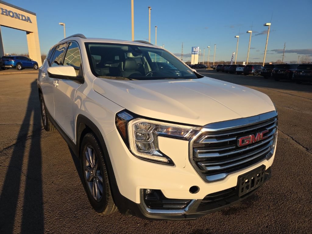 Used 2023 GMC Terrain SLT image 3
