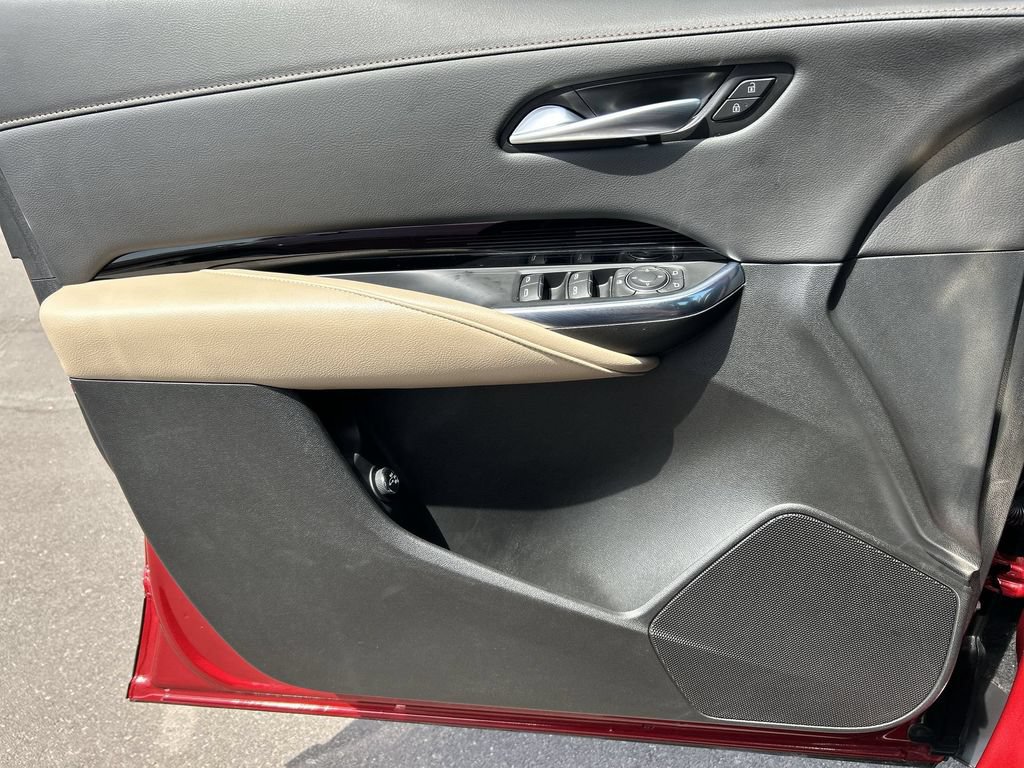 Used 2024 Cadillac XT4 Luxury w/ Cold Weather Package FWD image 23