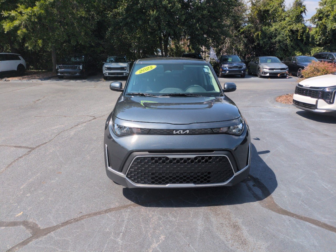 Certified 2025 Kia Soul LX w/ LX Technology Package FWD image 2