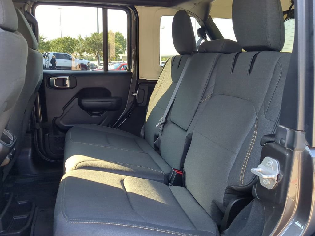Used 2024 Jeep Wrangler Unlimited image 26