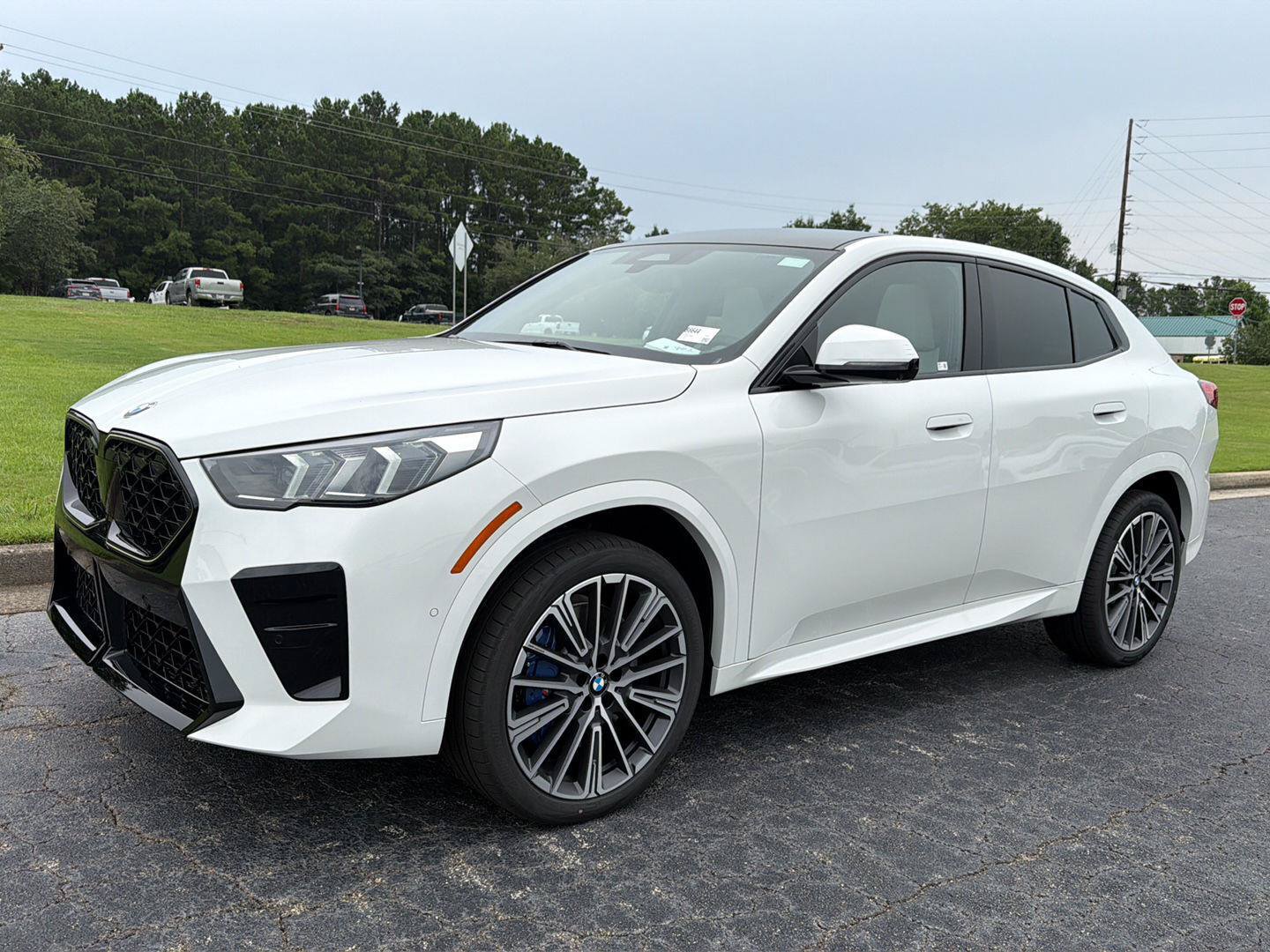 New 2026 BMW X2 xDrive28i w/ Technology Package AWD/4WD image 2