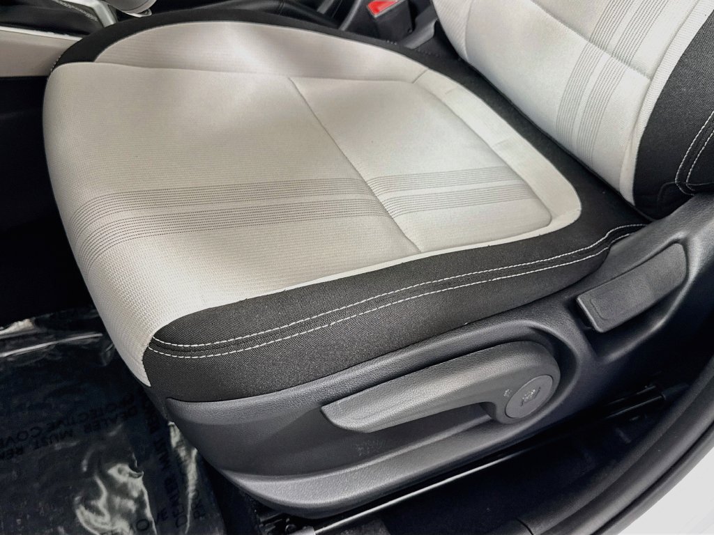 Used 2025 Hyundai Venue SEL FWD image 16