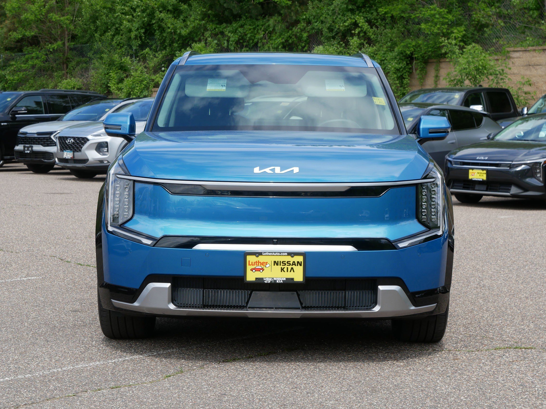 Used 2024 Kia EV9 Land AWD/4WD image 2