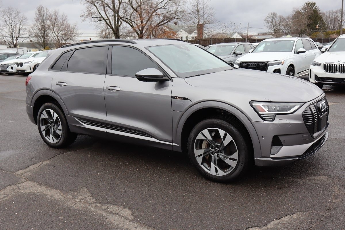 Used 2021 Audi e-tron Premium w/ Convenience Plus Package AWD/4WD image 4