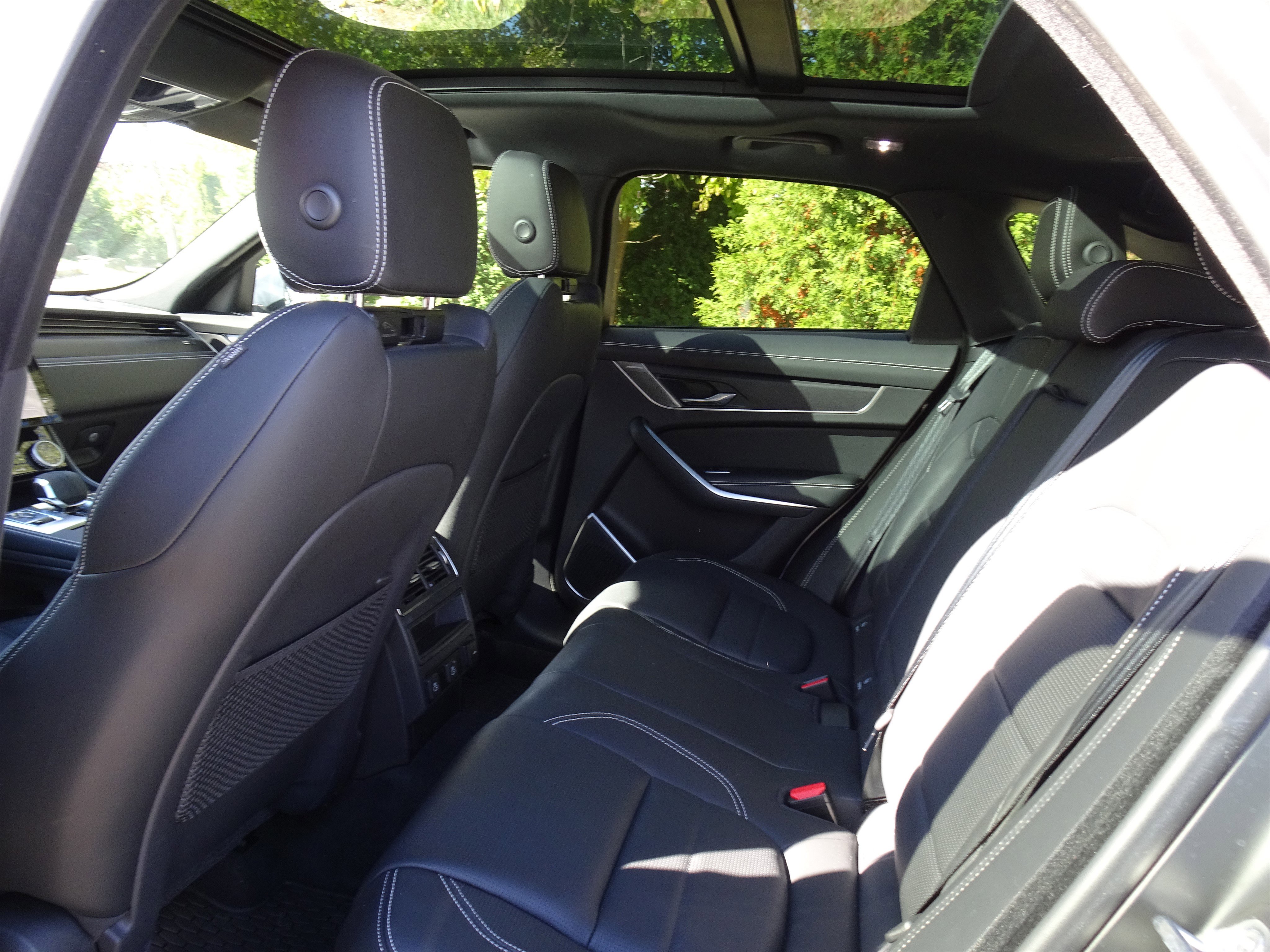 Certified 2025 Jaguar F-PACE R-Dynamic S image 20