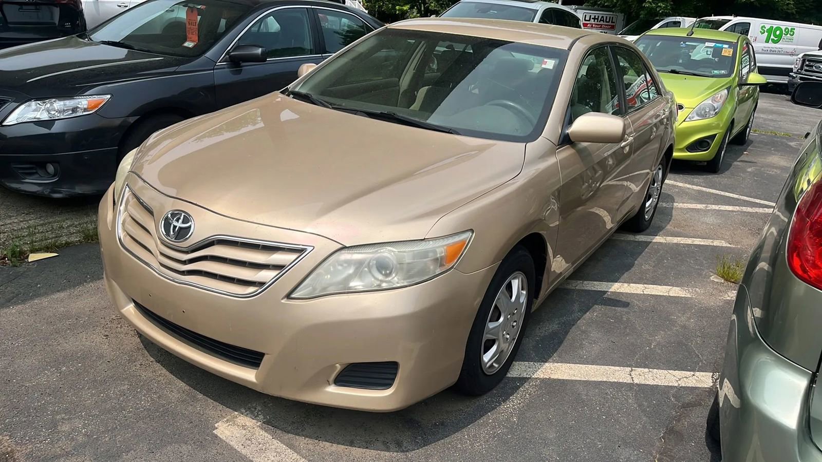 Used 2010 Toyota Camry LE image 2