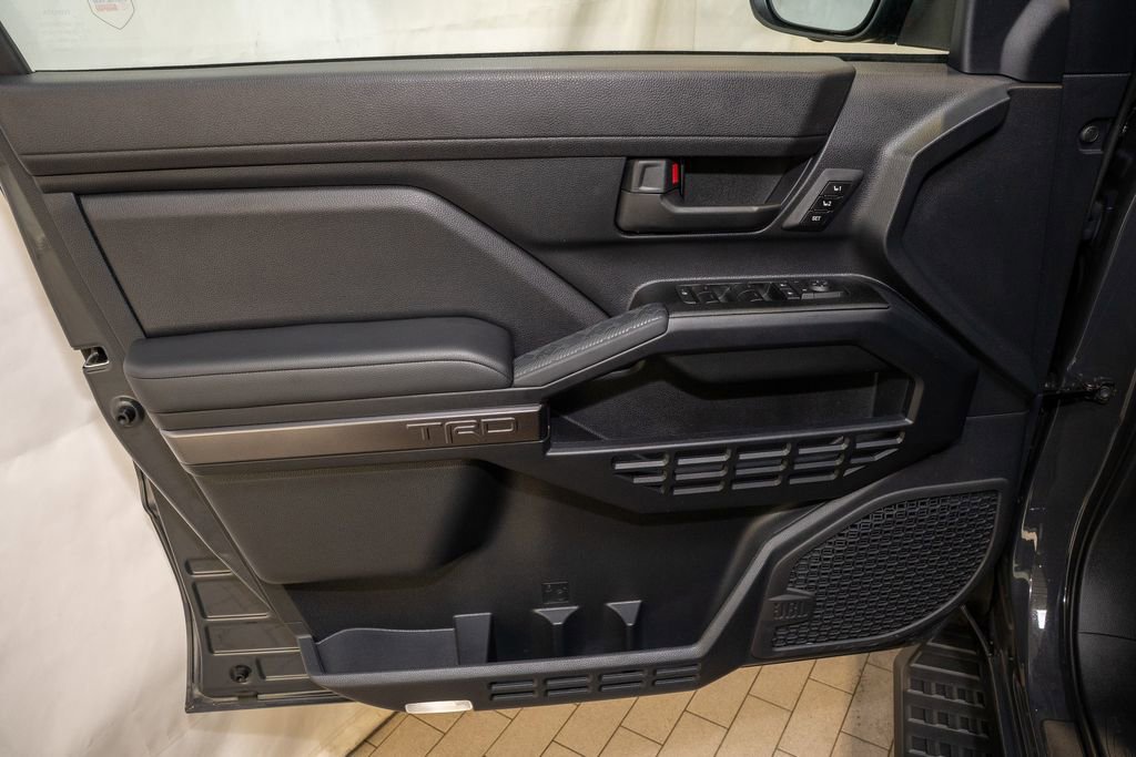 Used 2025 Toyota 4Runner TRD Off-Road Premium image 13