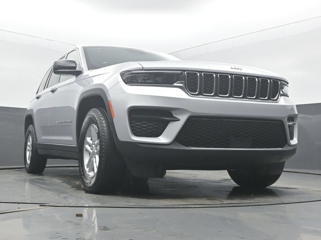 Used 2025 Jeep Grand Cherokee Laredo AWD/4WD image 58