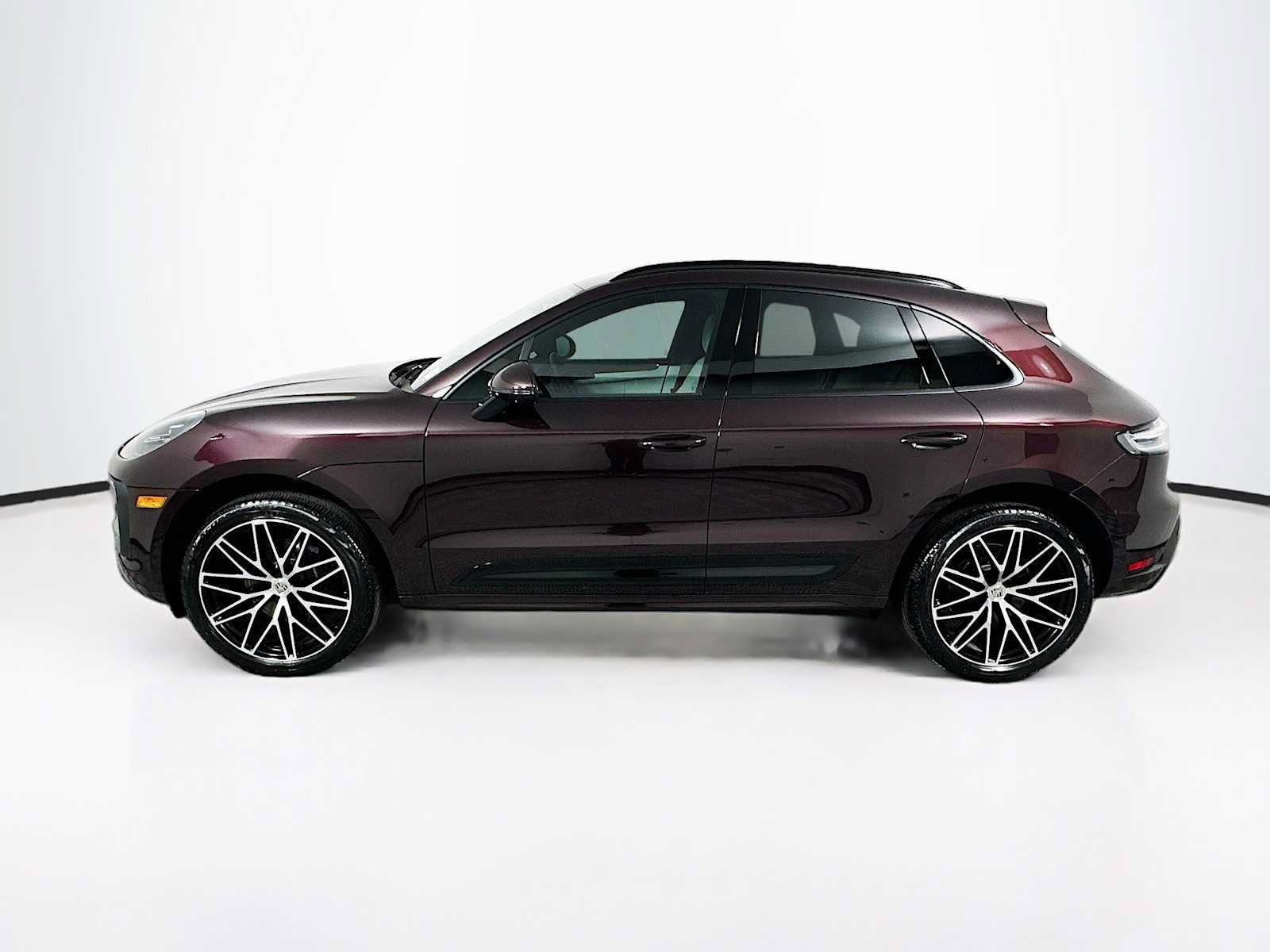 Certified 2026 Porsche Macan AWD/4WD image 2