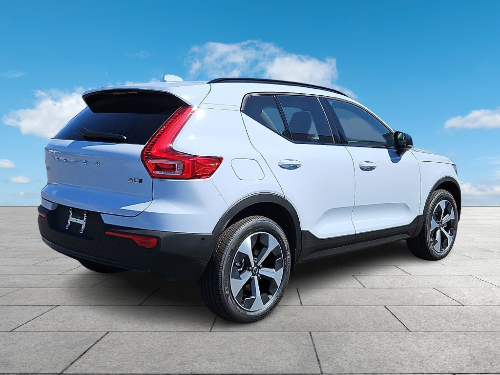 New 2026 Volvo XC40 B5 Plus w/ Climate Package AWD/4WD image 6