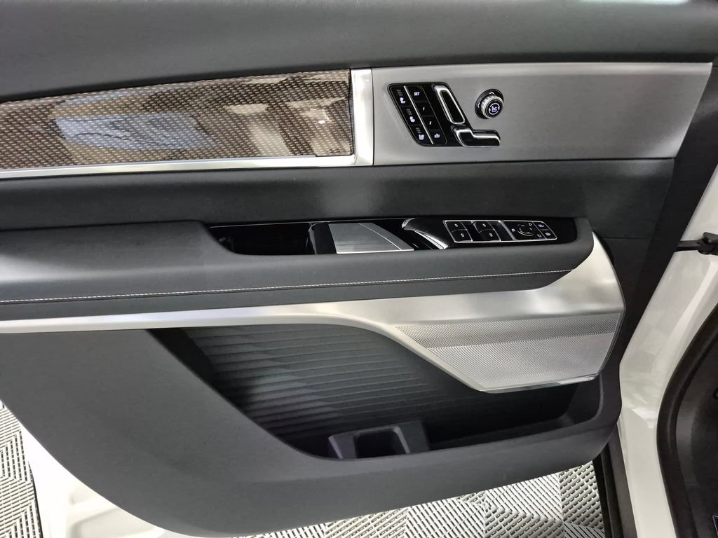 New 2027 Cadillac Vistiq Sport w/ LPO, Floor Liner Package AWD/4WD image 15