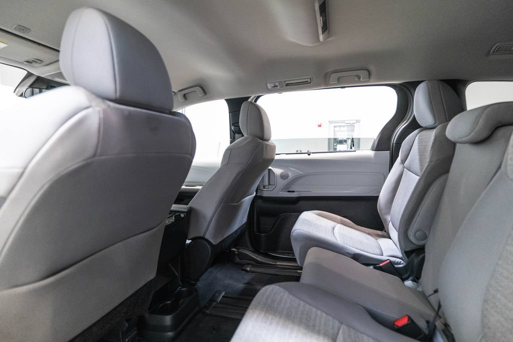 Certified 2025 Toyota Sienna LE FWD image 14