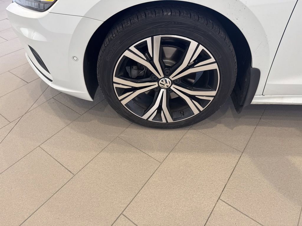 Used 2020 Volkswagen Passat 2.0T SEL image 11