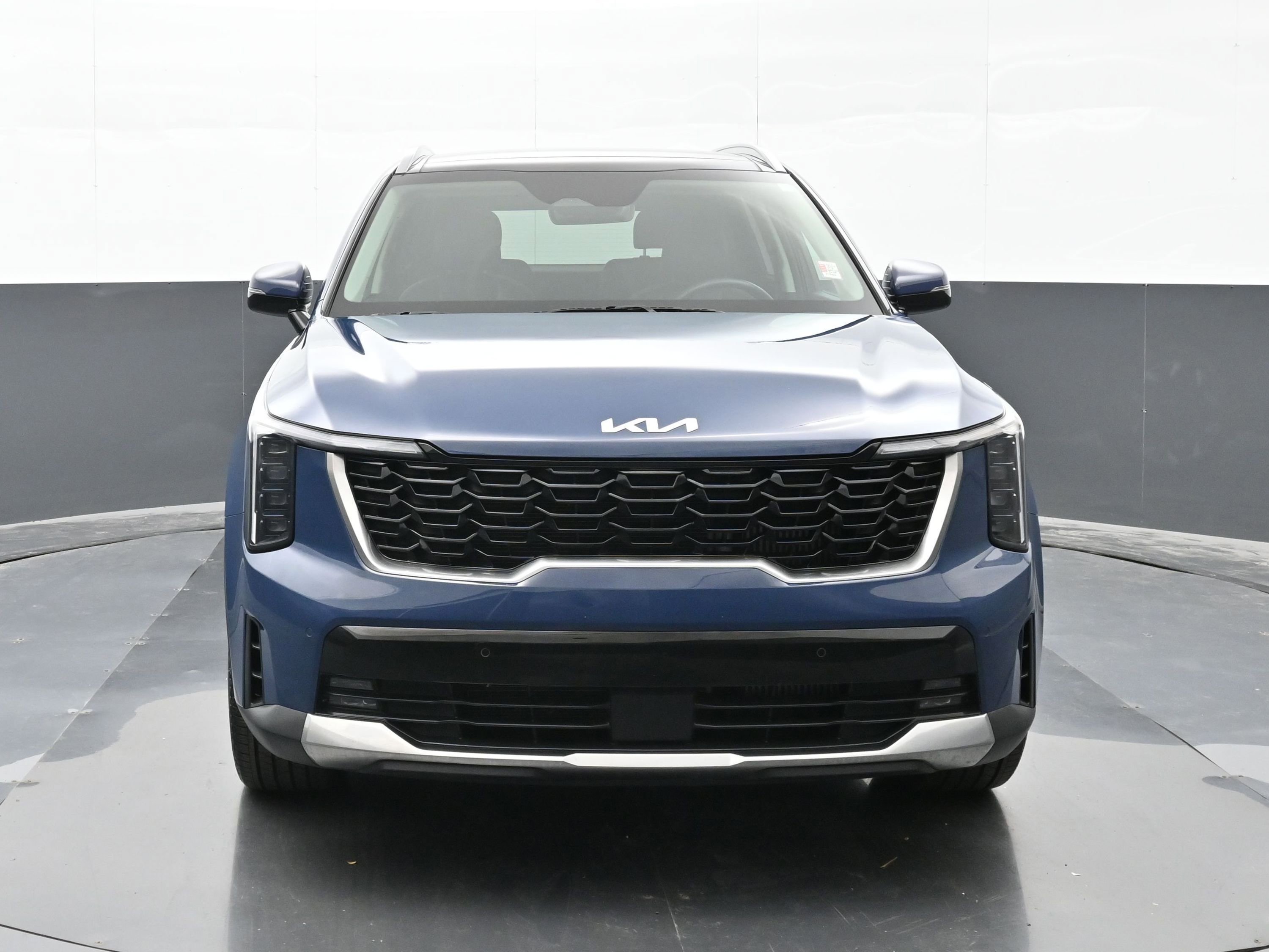 Used 2024 Kia Sorento EX w/ Panoramic Sunroof Package image 3