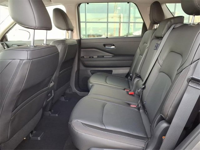 New 2025 Nissan Pathfinder SL image 8