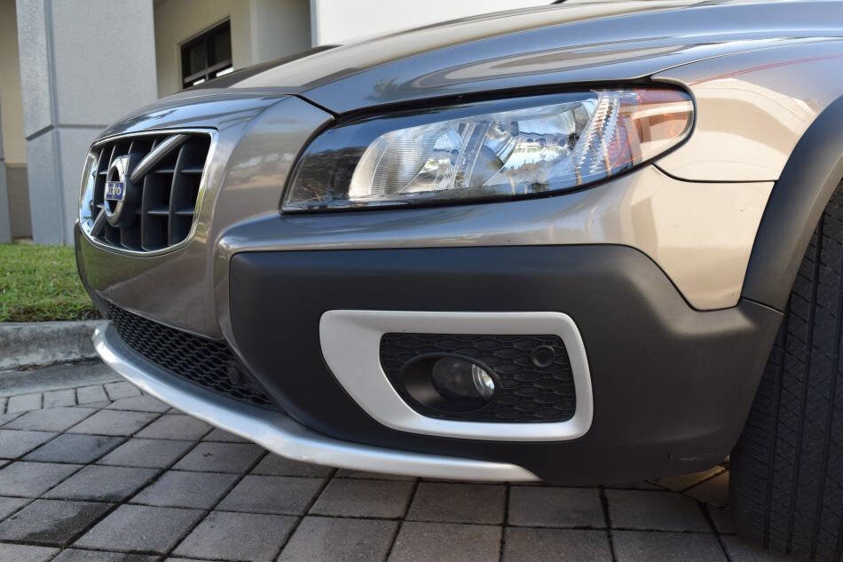 Used 2011 Volvo XC70 3.2 w/ Premium Pkg image 14