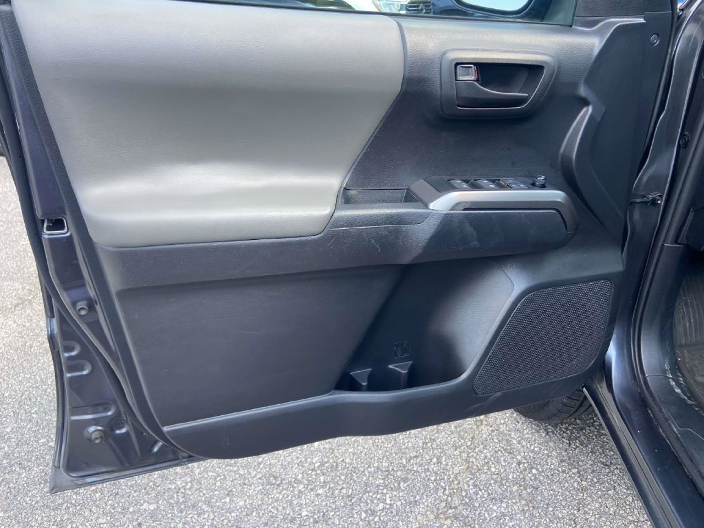 Used 2023 Toyota Tacoma SR5 RWD image 10