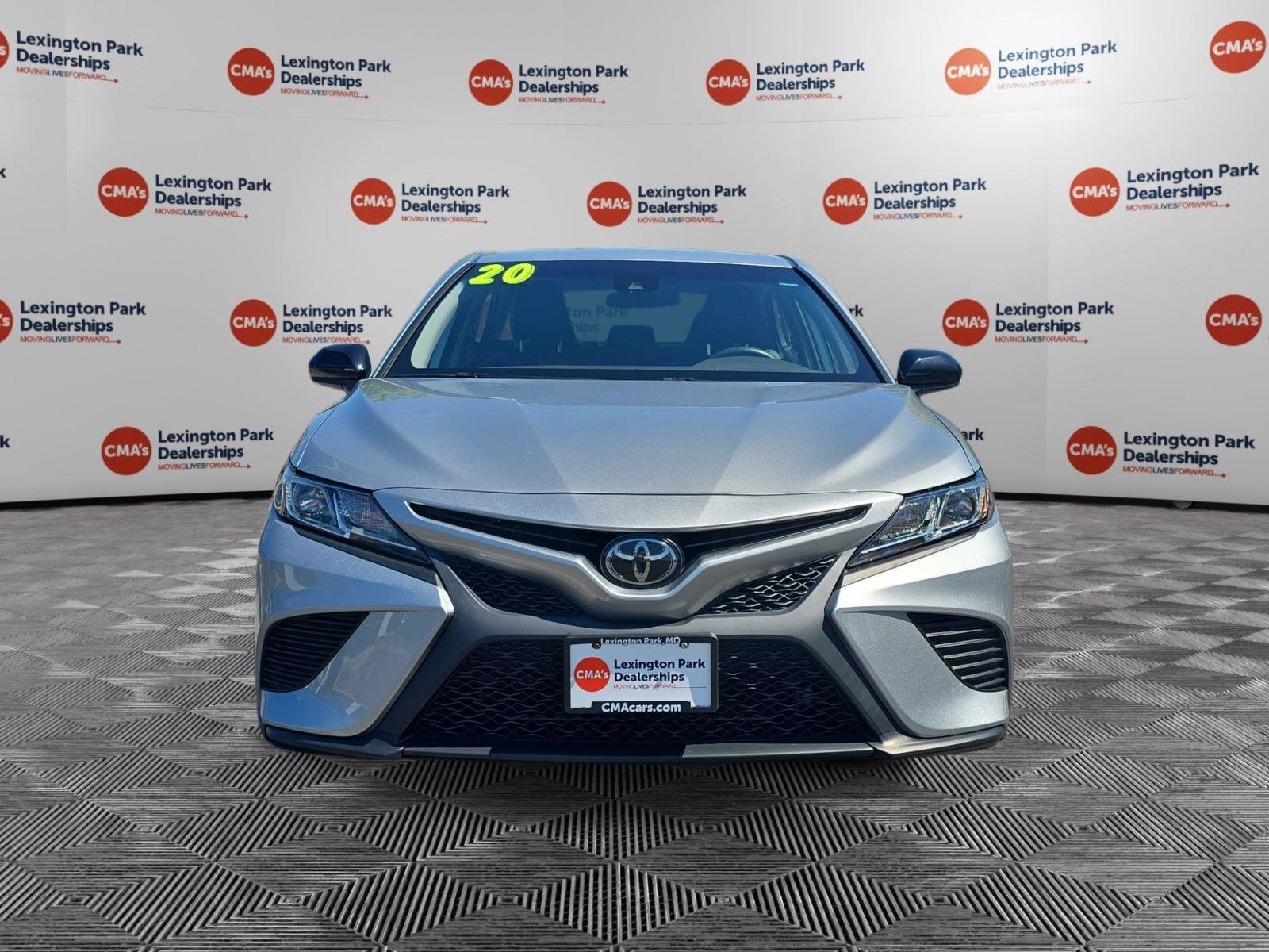 Used 2020 Toyota Camry SE FWD image 2