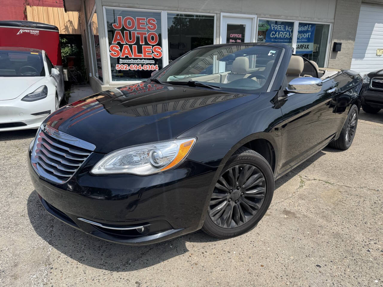 Used 2013 Chrysler 200 Limited FWD image 2
