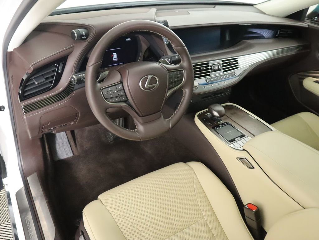 Used 2018 Lexus LS 500 w/ Accessory Package (Z2) image 9