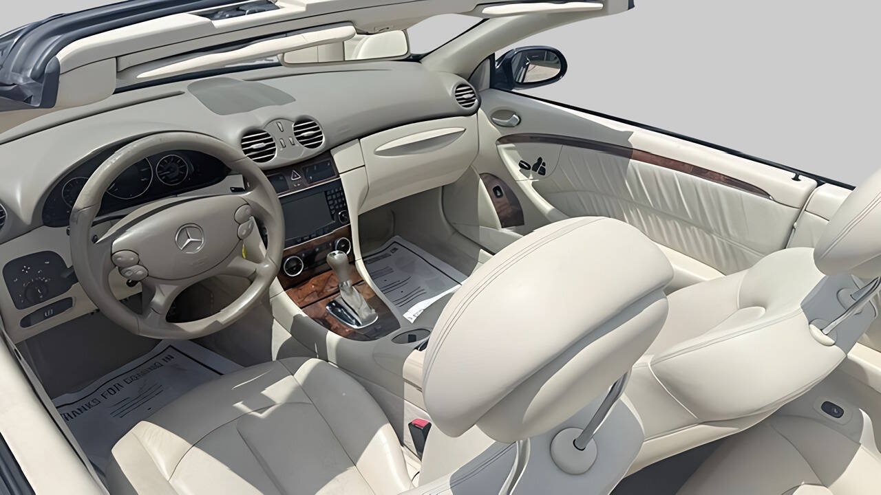 Used 2008 Mercedes-Benz CLK 350 Cabriolet w/ P2 Pkg image 12