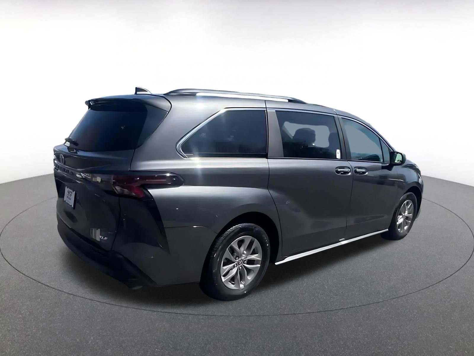 Used 2025 Toyota Sienna XLE image 14