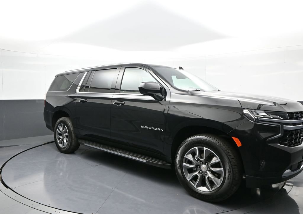 Used 2024 Chevrolet Suburban LS w/ Driver Alert Package AWD/4WD image 4