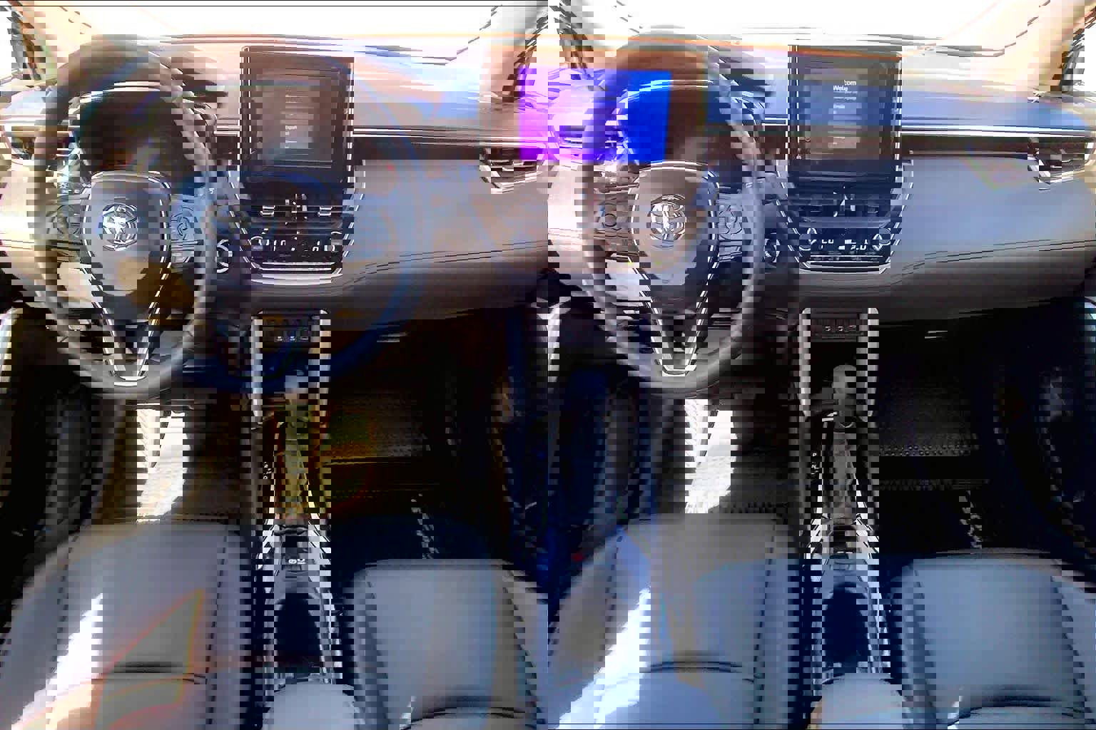 Used 2025 Toyota Corolla Cross XLE w/ Convenience Package image 13