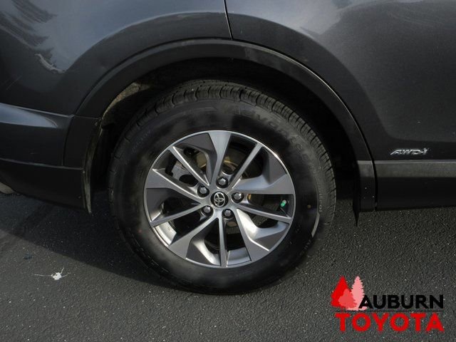 Used 2018 Toyota RAV4 LE image 3