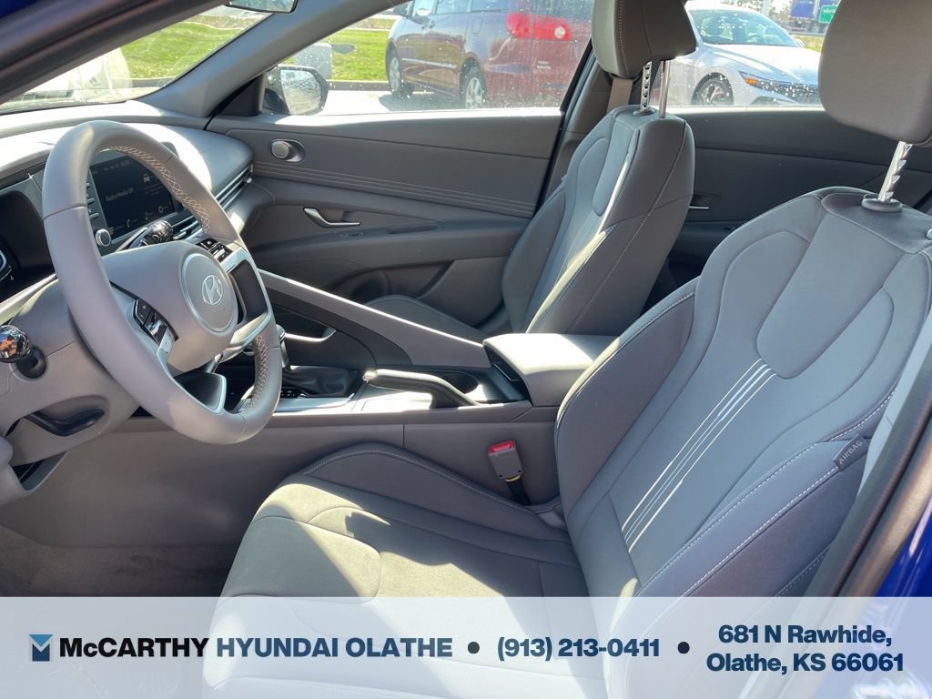Used 2025 Hyundai Elantra Sport FWD image 4