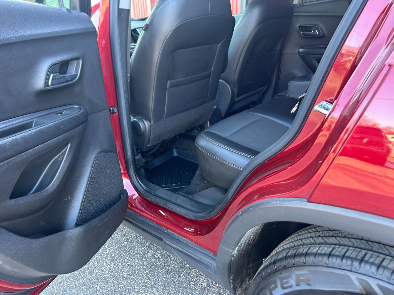 Used 2021 Chevrolet Trax LT w/ LT Convenience Package image 10