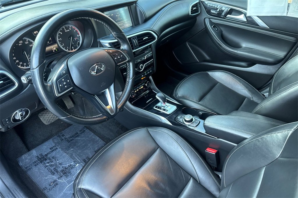 Used 2017 INFINITI QX30 Premium w/ Navigation Package image 9