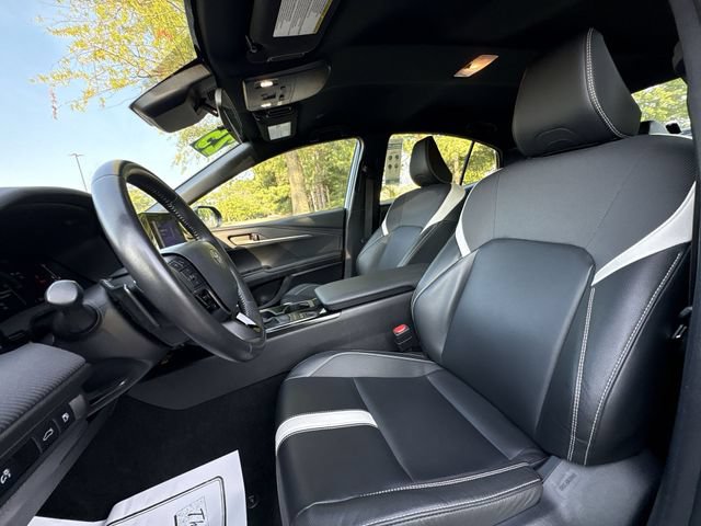 Used 2025 Toyota Camry SE FWD image 11