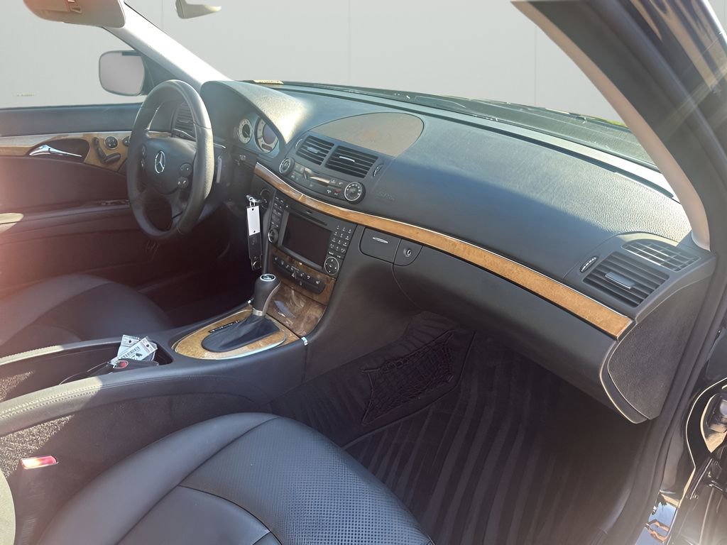 Used 2009 Mercedes-Benz E 350 Sedan image 14