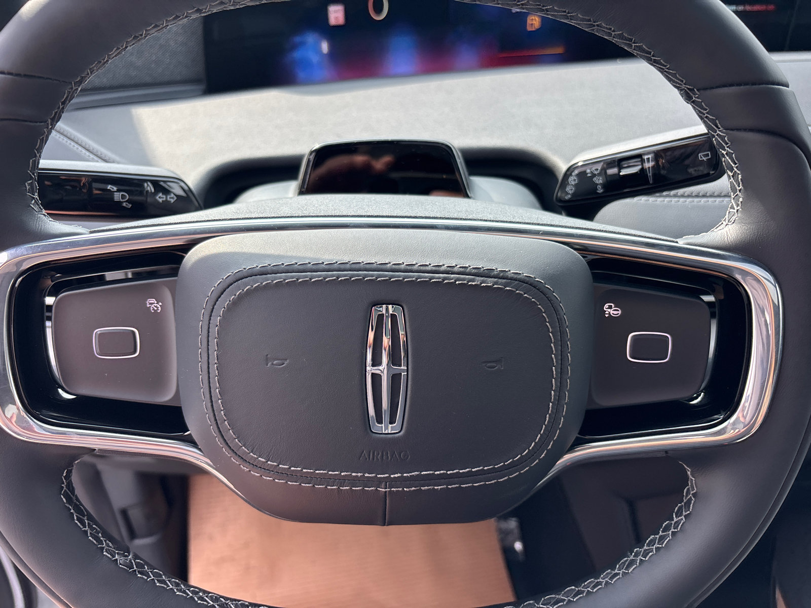 New 2026 Lincoln Navigator Reserve w/ Jet Appearance Package AWD/4WD image 15