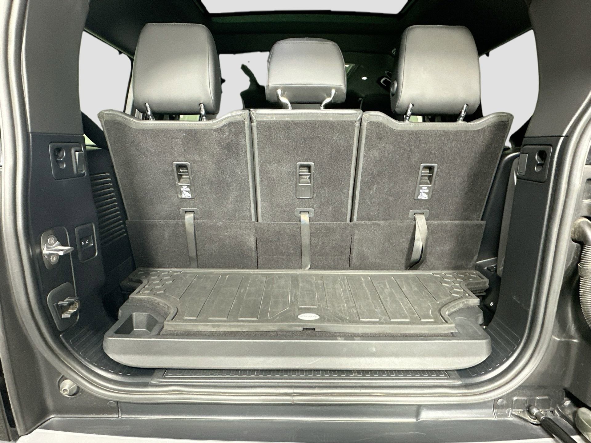 Certified 2024 Land Rover Defender 130 S image 30