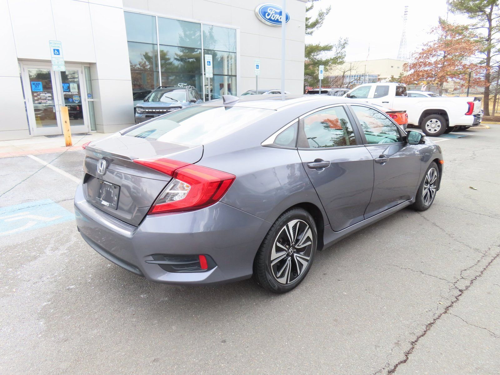Used 2017 Honda Civic EX-T image 5