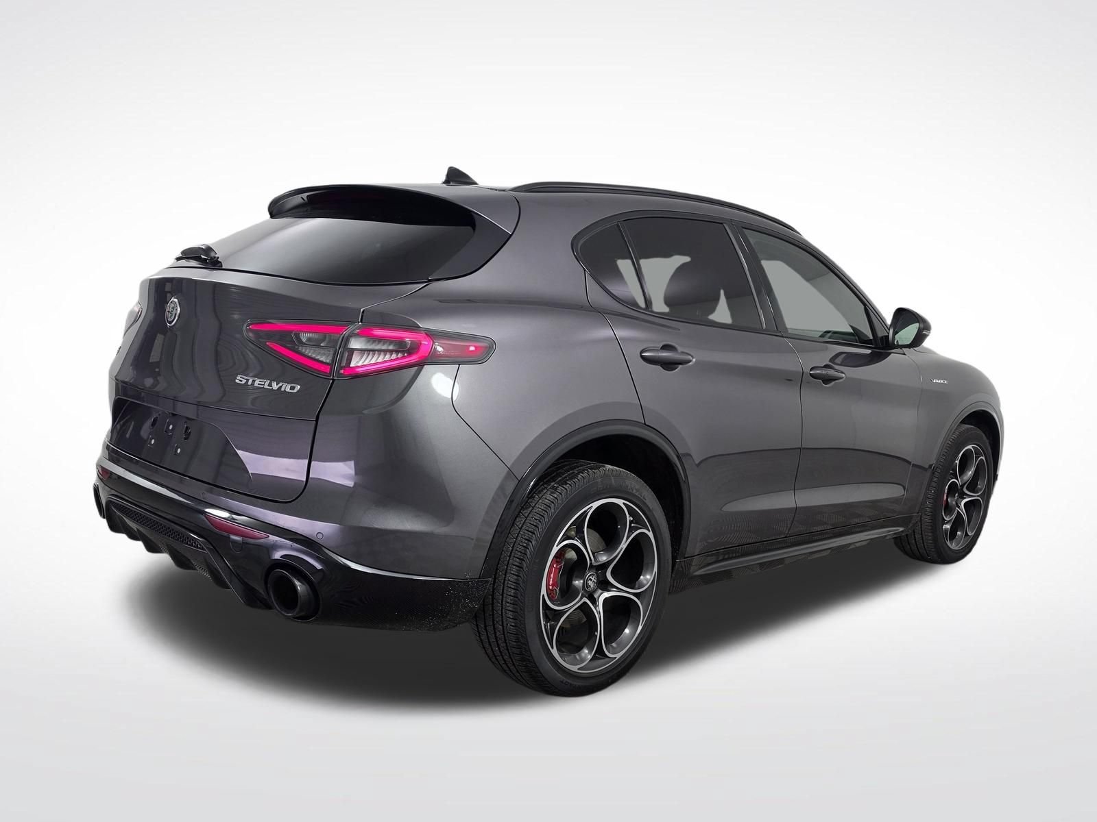 Used 2024 Alfa Romeo Stelvio Veloce AWD/4WD image 7