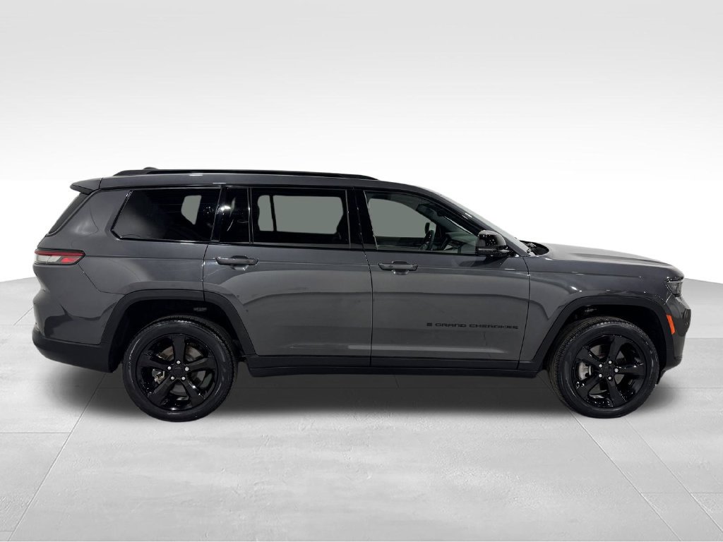 Used 2025 Jeep Grand Cherokee L Limited w/ Black Appearance Package AWD/4WD image 21