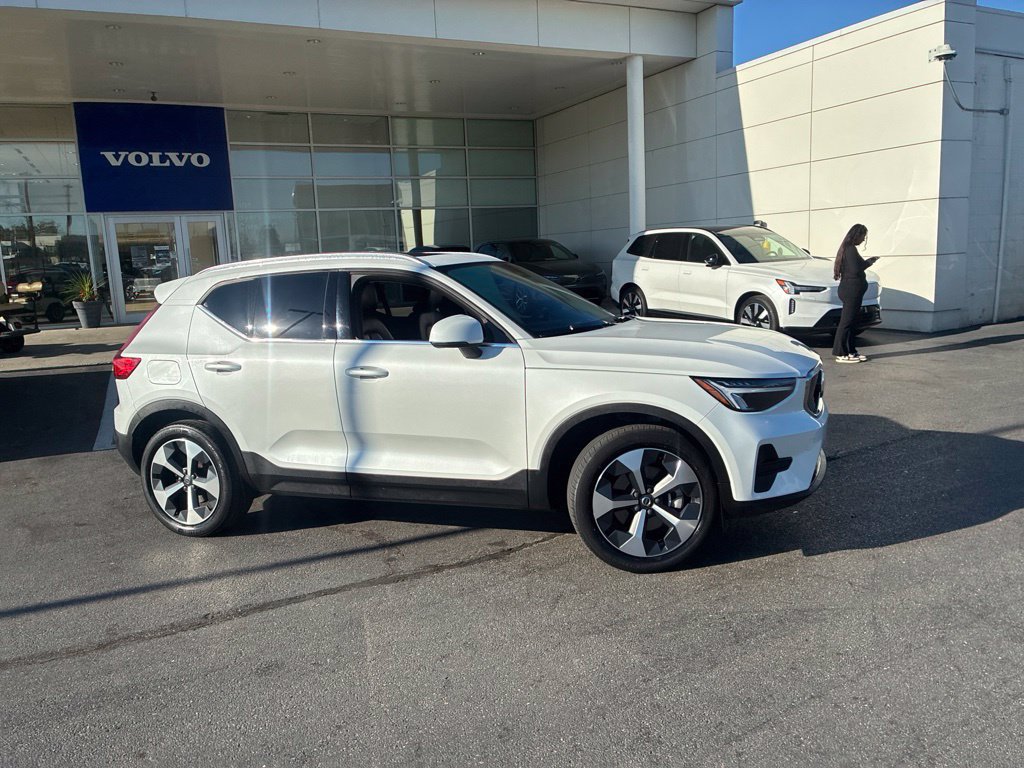 Certified 2024 Volvo XC40 B5 Core AWD/4WD image 4