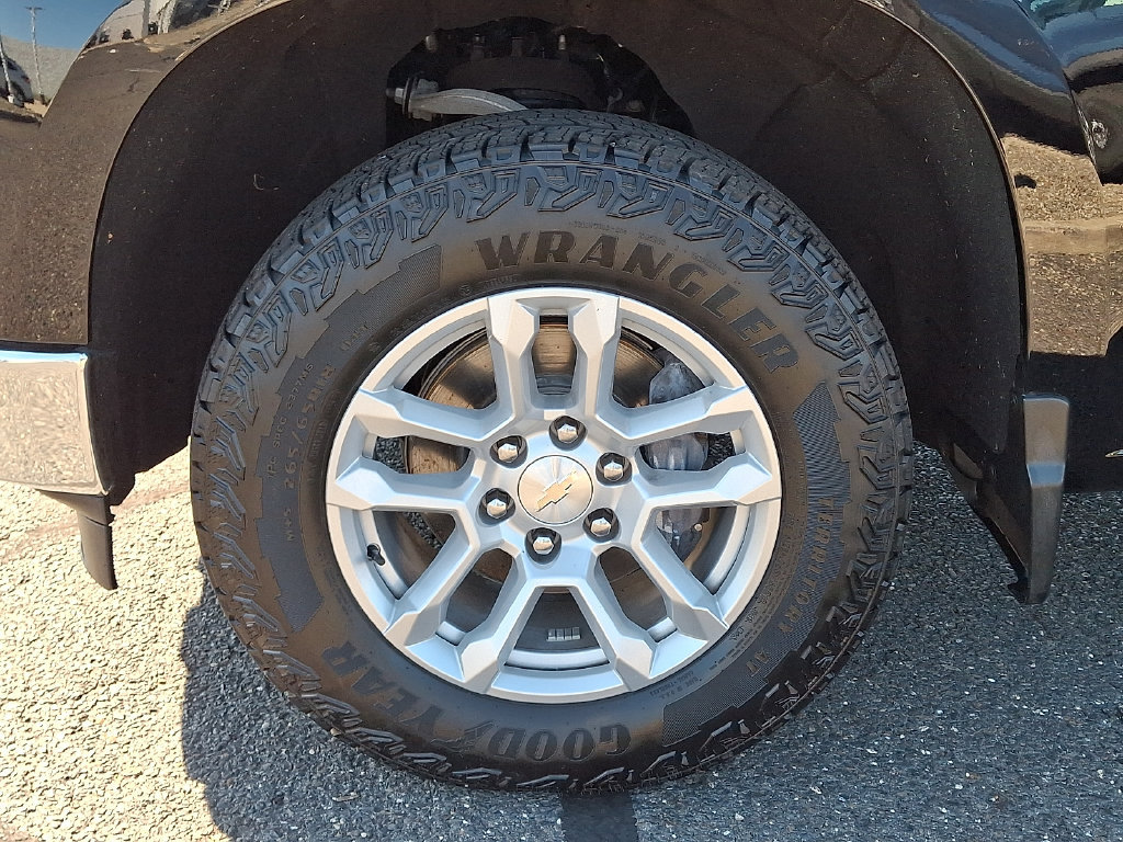 Used 2023 Chevrolet Silverado 1500 LT AWD/4WD image 12