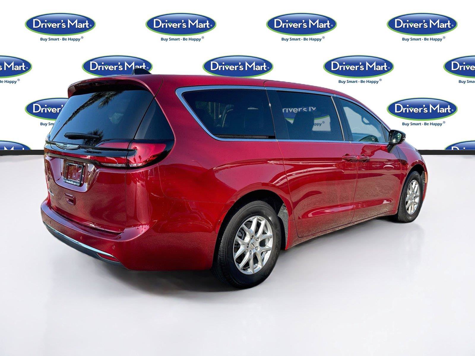 Used 2025 Chrysler Pacifica Select FWD image 7