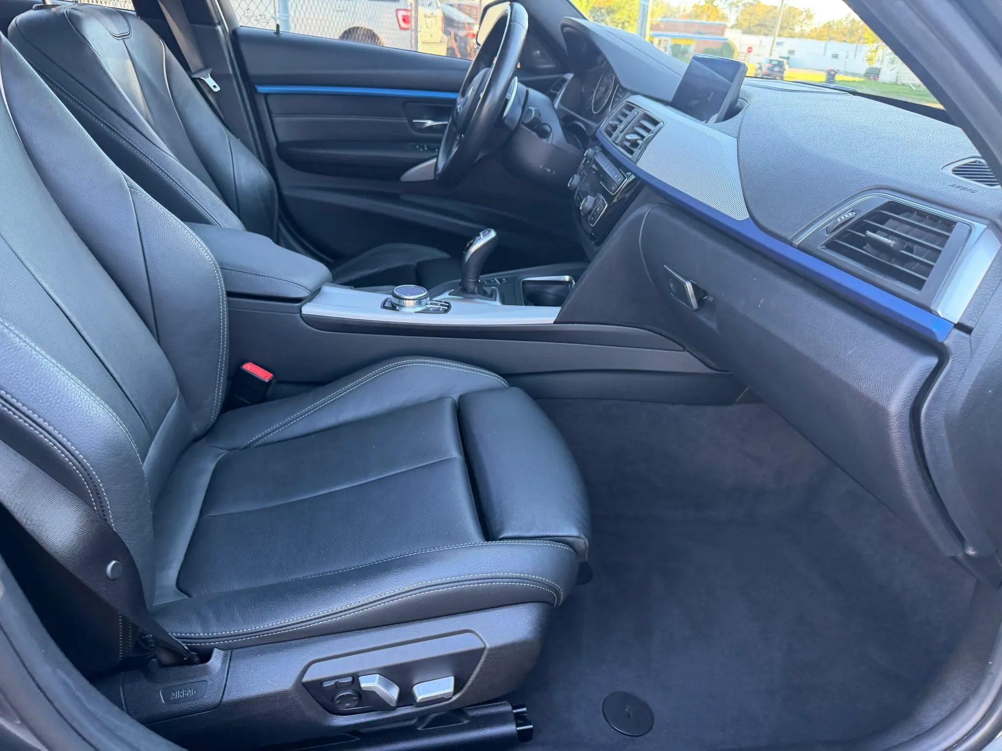 Used 2018 BMW 340i xDrive Sedan w/ Premium Package AWD/4WD image 15
