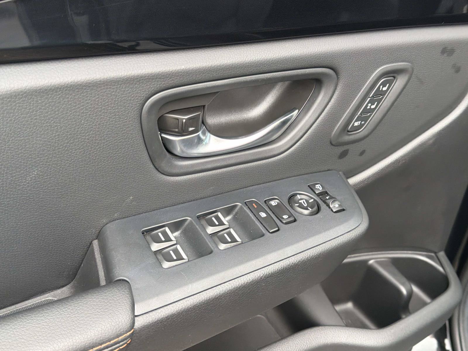 Used 2025 Honda Pilot TrailSport image 17