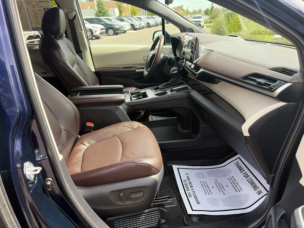 Used 2023 Toyota Sienna Platinum AWD/4WD image 12