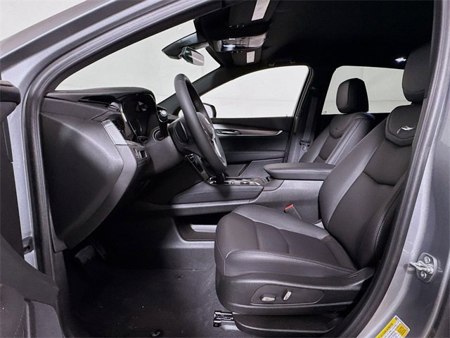 New 2025 Cadillac XT5 Luxury image 12