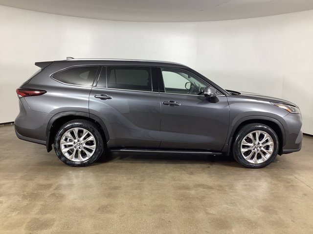Used 2024 Toyota Highlander Limited AWD/4WD image 4