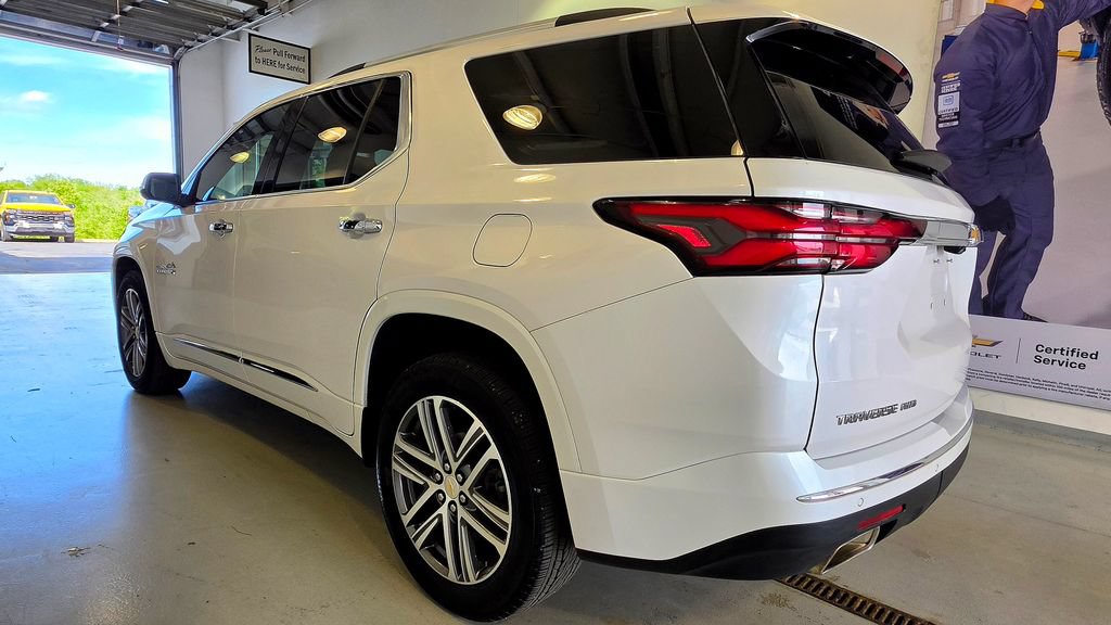 Used 2023 Chevrolet Traverse High Country AWD/4WD image 8